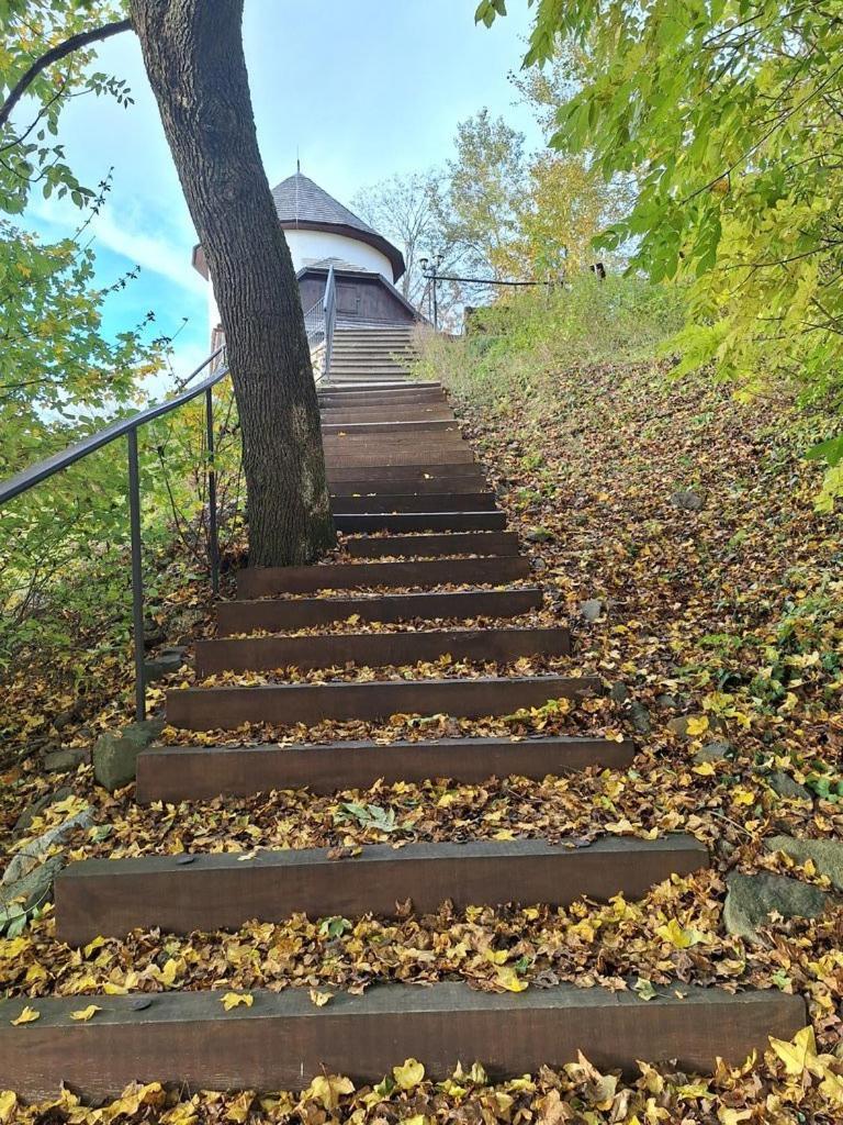 シュチャヴニケー・バネ Burg Nad Banskou Stiavnicouゲストハウス エクステリア 写真