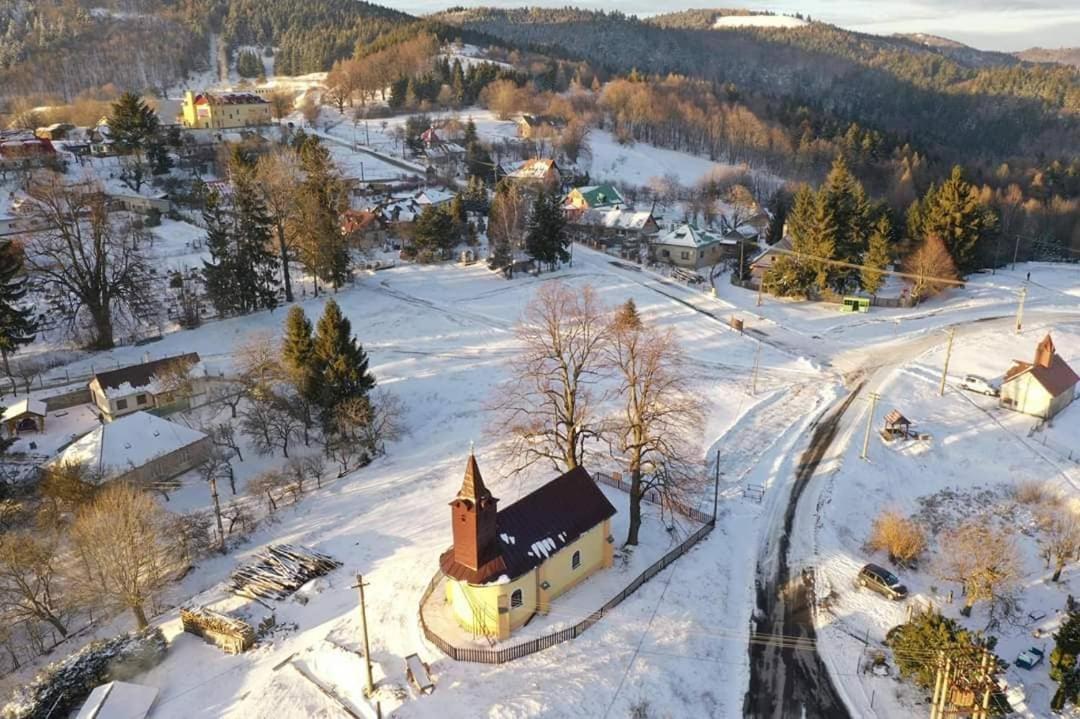 シュチャヴニケー・バネ Burg Nad Banskou Stiavnicouゲストハウス エクステリア 写真
